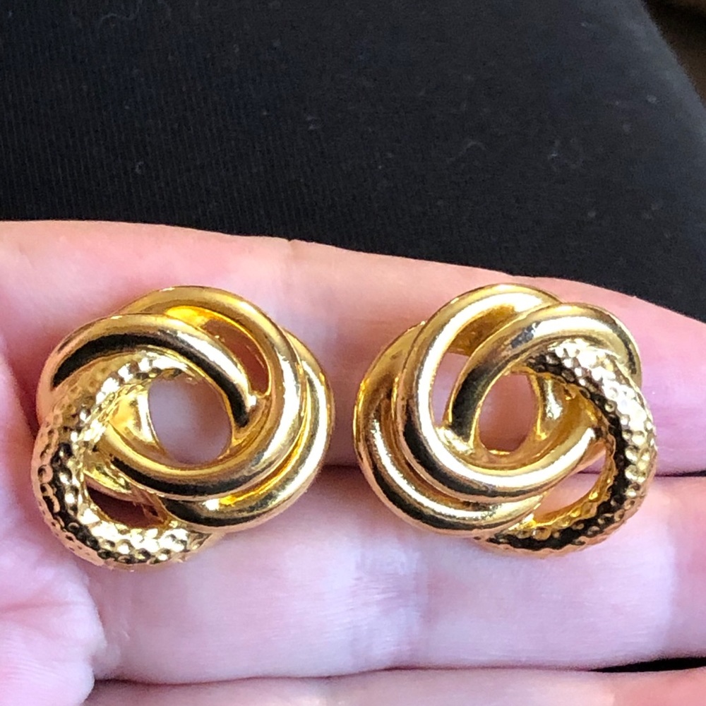 Vintage O Oscar De La Renta Gold Plated Earrings